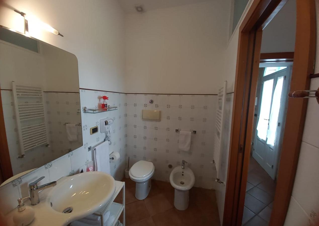 Bed and Breakfast Villino Tronchetto Bianco Мола-ді-Барі Екстер'єр фото